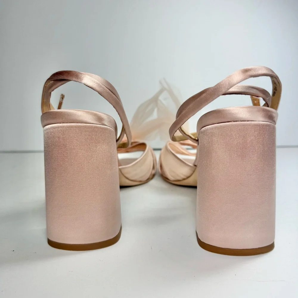 NIB Badgley Mischka Women's Tess Heeled Sandals‎ Size 9 Soft Blush Color